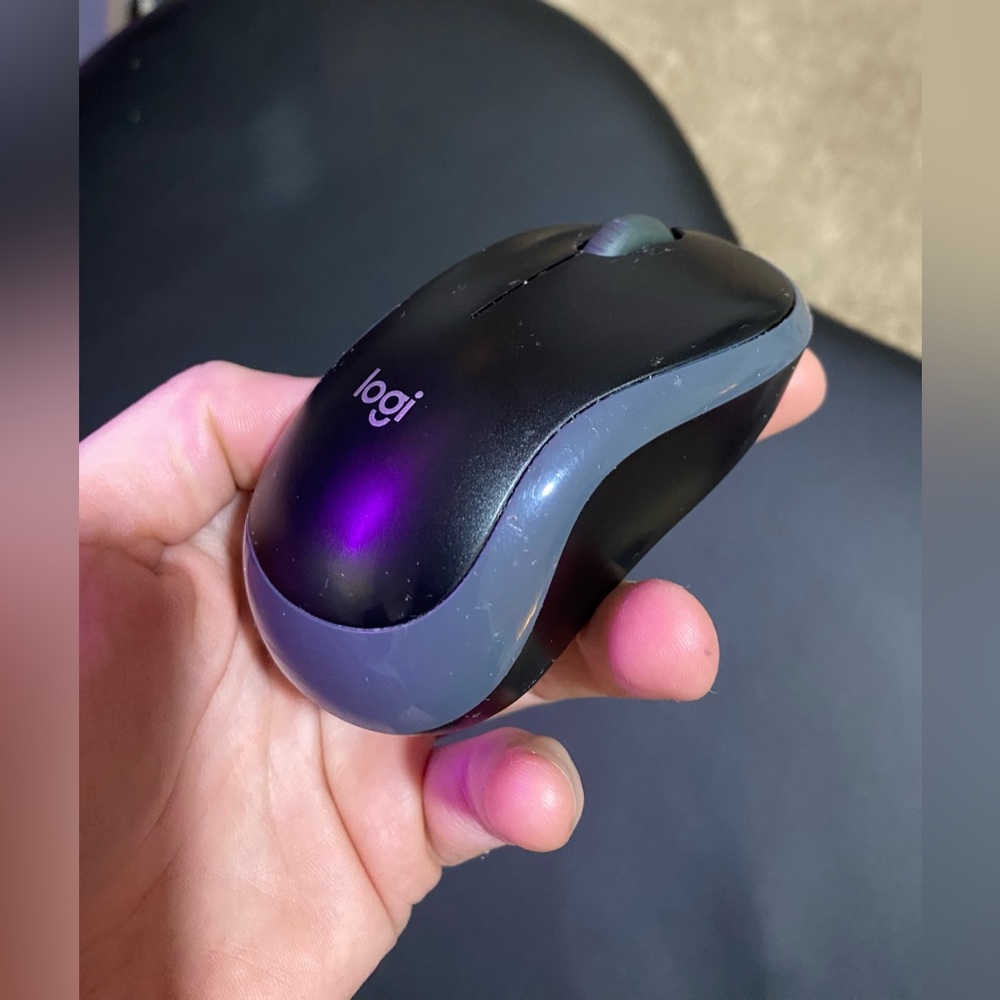 Logitech M185 Wireless Optical Ambidextrous Computer Mouse - Picture 1 of 10